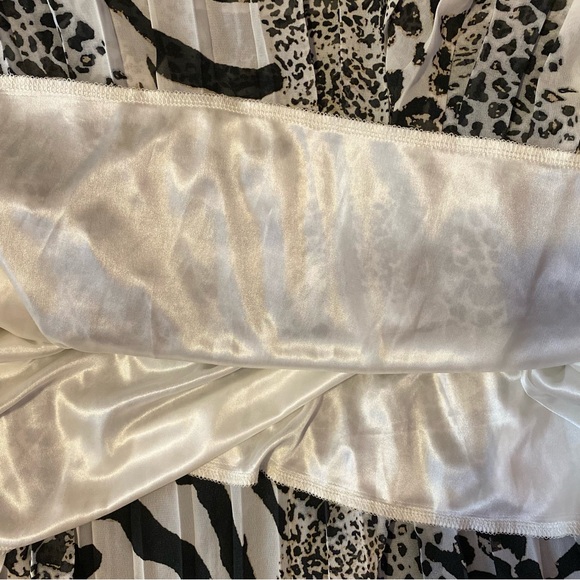 Joie Maxi Skirt Animal Print Pleated Full Lined Elastic Waist Women’s Size Large - Picture 4 of 8
